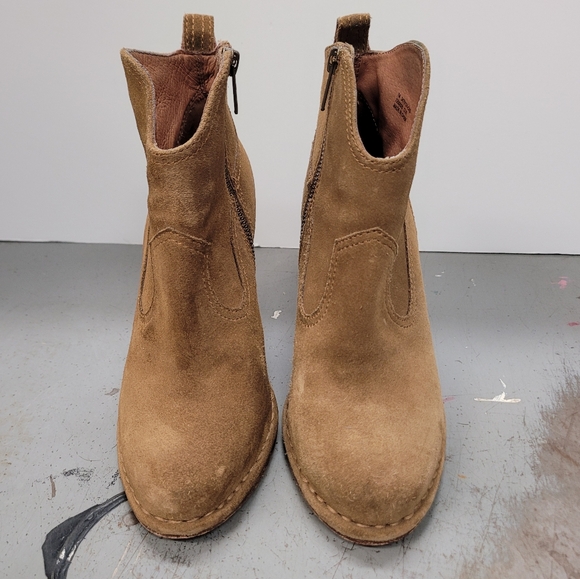 Frye Madeline Short Bootie Heels Cashew in color Suede Leather 7 M - Picture 3 of 9